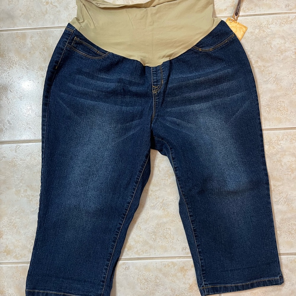 2x maternity jeans. Capri length. Brand new with tags!